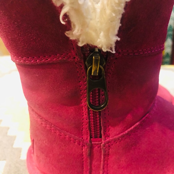 Hot Pink Fur Boots
Kookaburra Ugg
7
Girls - Picture 4 of 7